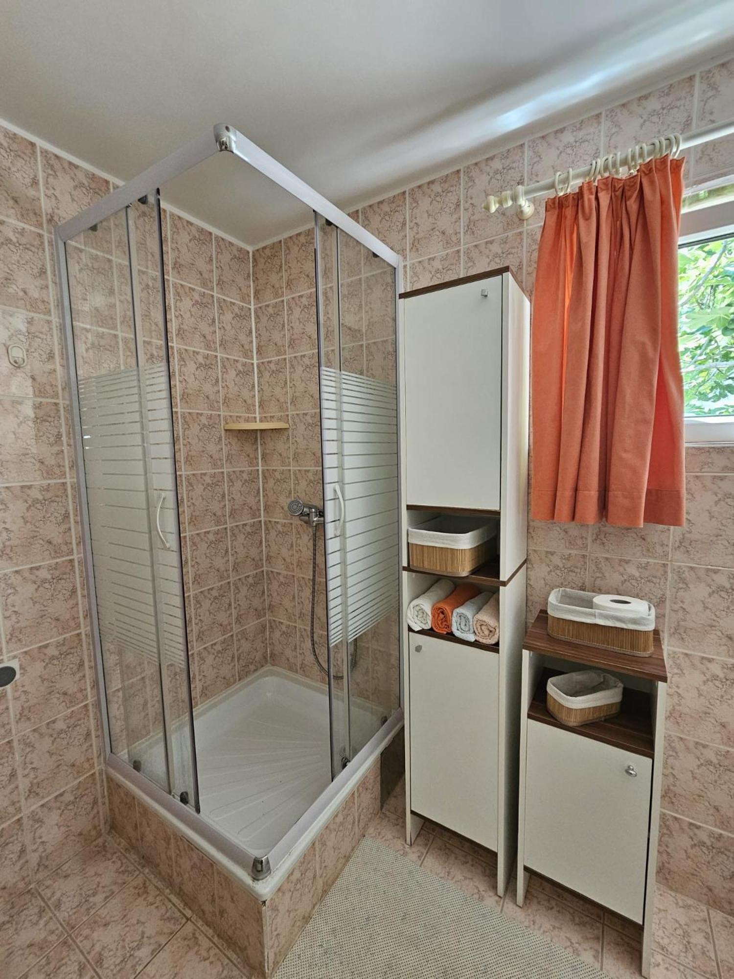 Apartma Dolcek *