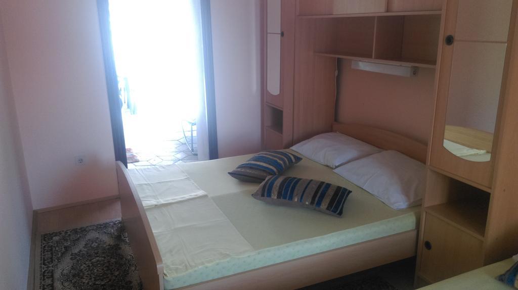 Apartma Dolcek *